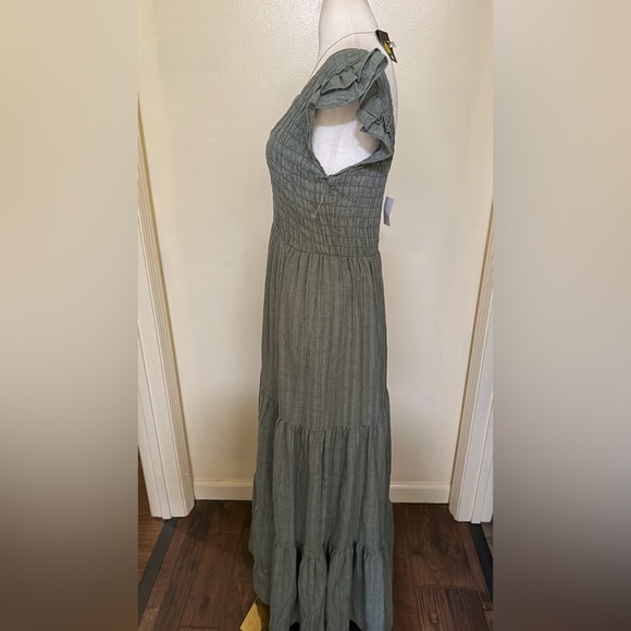 Smocked Ruffle Sleeve Maxi/ midi  Dress in Sage Green NWT by Penelope Rose - Picture 4 of 10